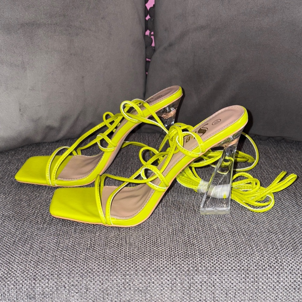Stylish Neon Green Strappy Heels 💚